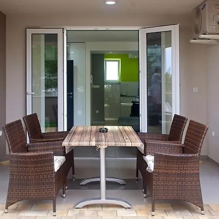 Daska Apartmani Njivice Exterior foto