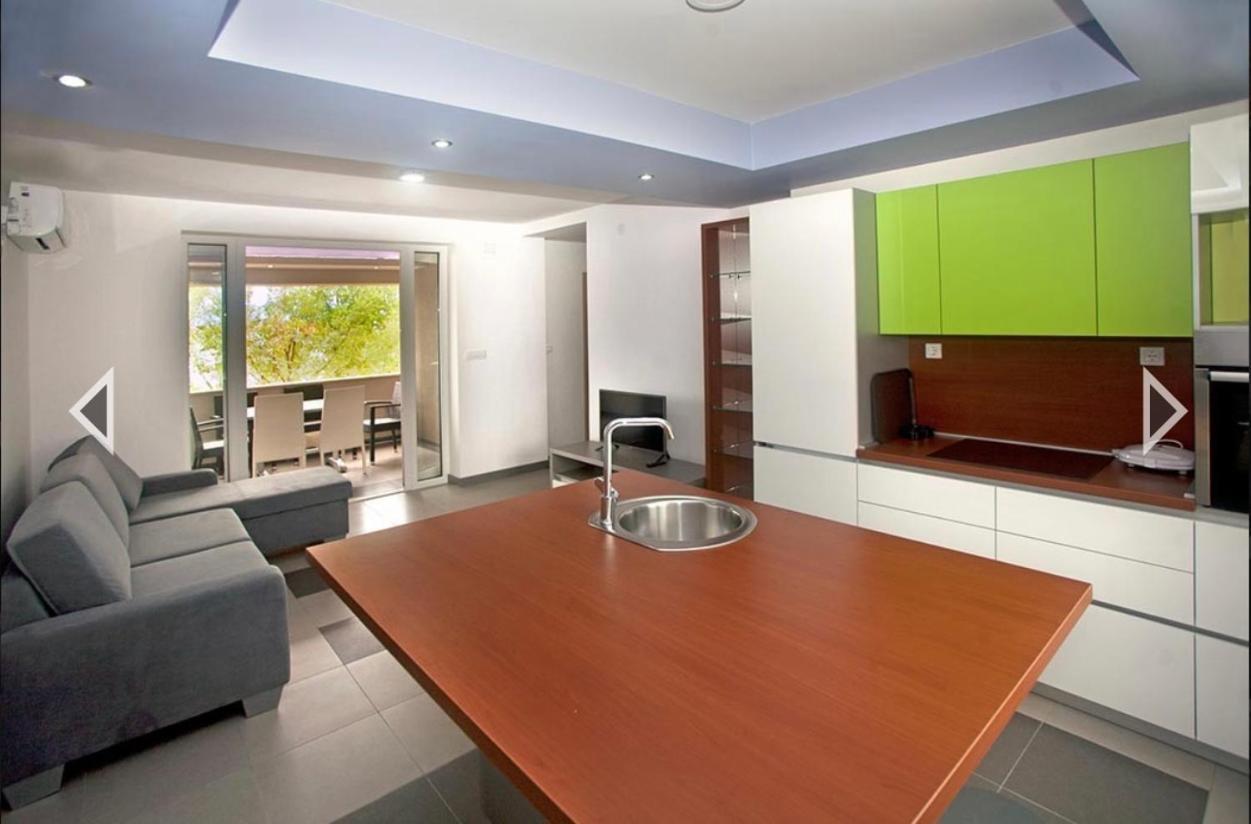 Daska Apartment *
