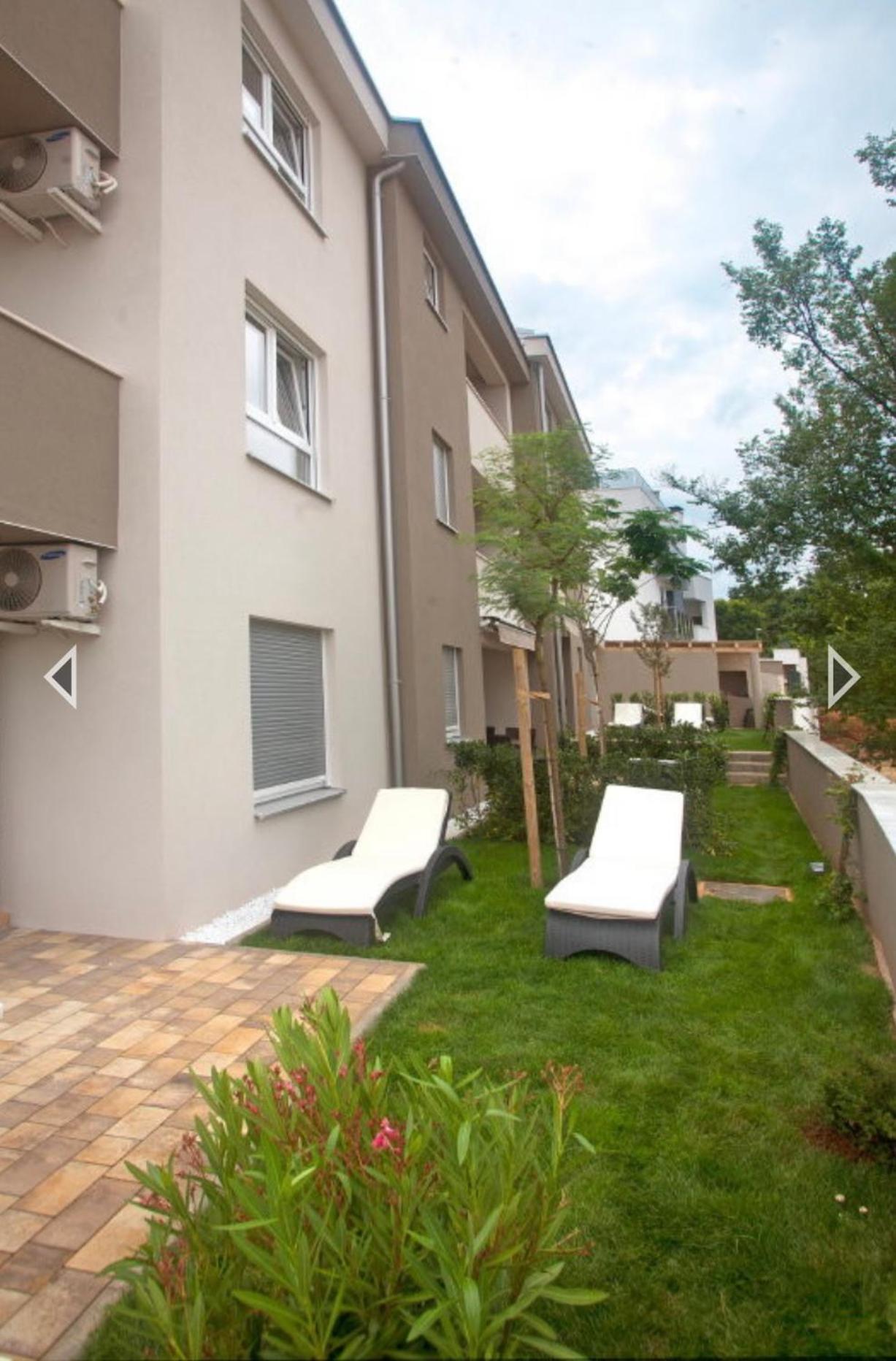 Daska Apartment *